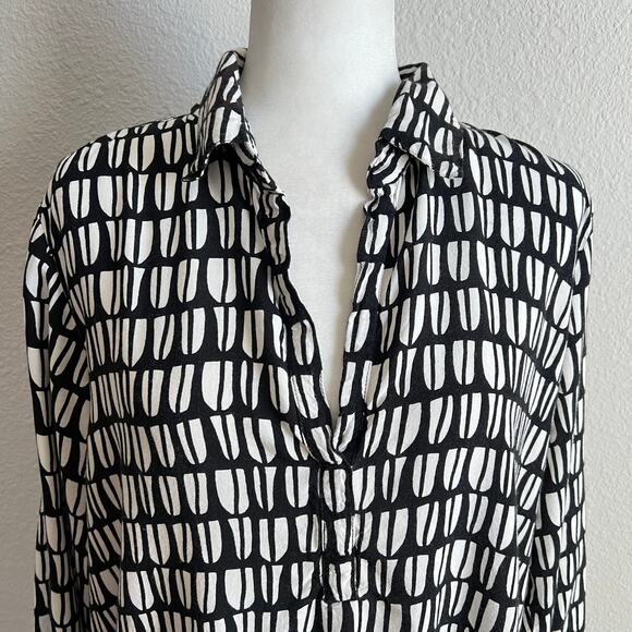 Rock Flower Paper 3/4 Sleeve V-neck Tunic Top Women's S Relaxed All Over Print - Picture 2 of 7